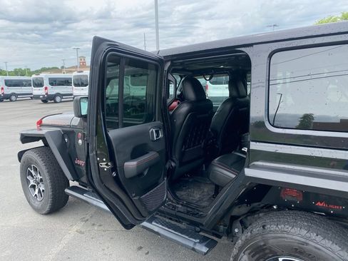 Used 2022 Jeep Wrangler Unlimited Rubicon w/ LED Lighting Group AWD/4WD image 25