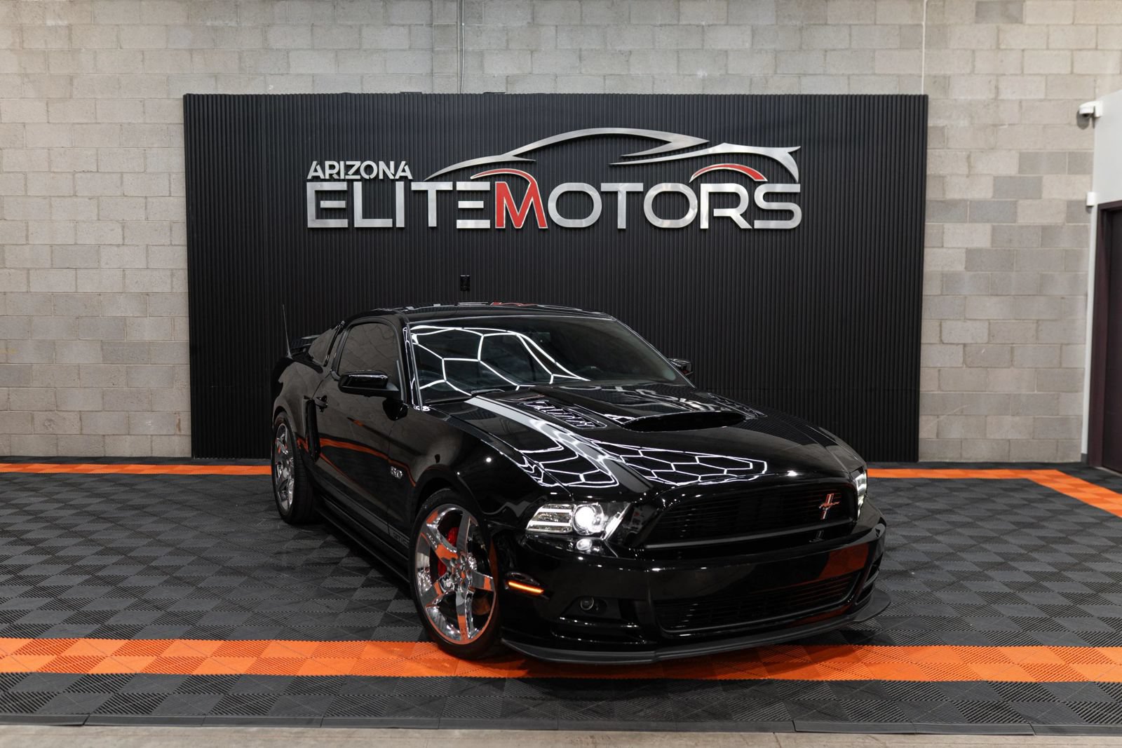 Used 2013 Ford Mustang GT Premium w/ Electronics Pkg RWD image 3