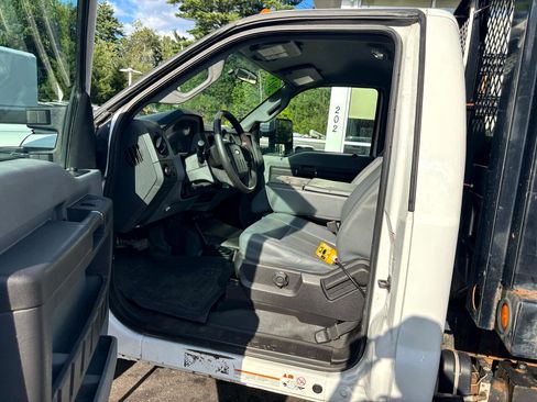 Used 2015 Ford F550 4x4 Regular Cab Super Duty image 24
