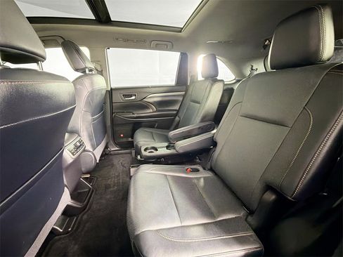 Used 2017 Toyota Highlander Limited image 24