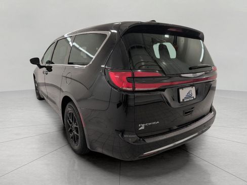 Used 2024 Chrysler Pacifica Touring-L FWD image 21