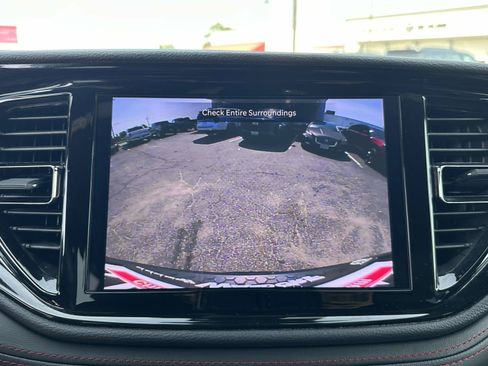 Used 2024 Dodge Durango GT RWD image 12
