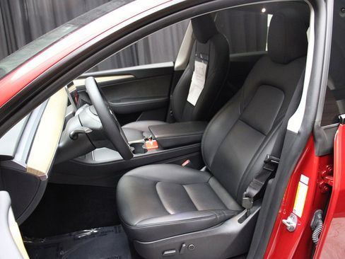 Used 2022 Tesla Model Y Long Range image 15