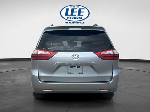 Used 2016 Toyota Sienna LE FWD image 4
