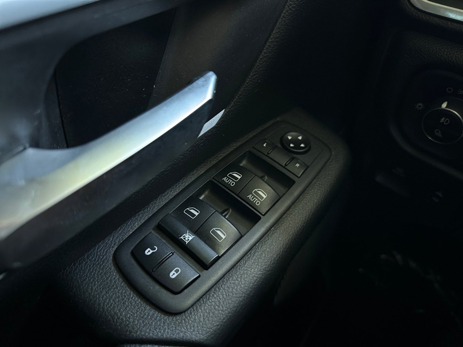 Used 2020 RAM 1500 2WD Crew Cab image 16
