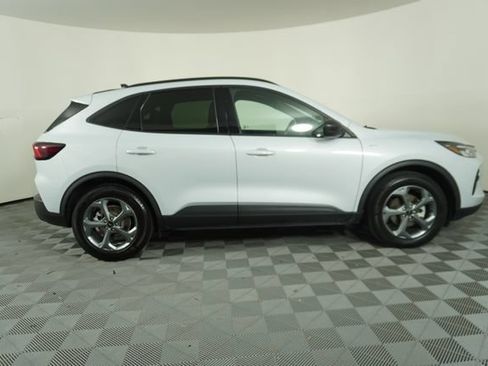 Used 2025 Ford Escape ST-Line FWD image 8