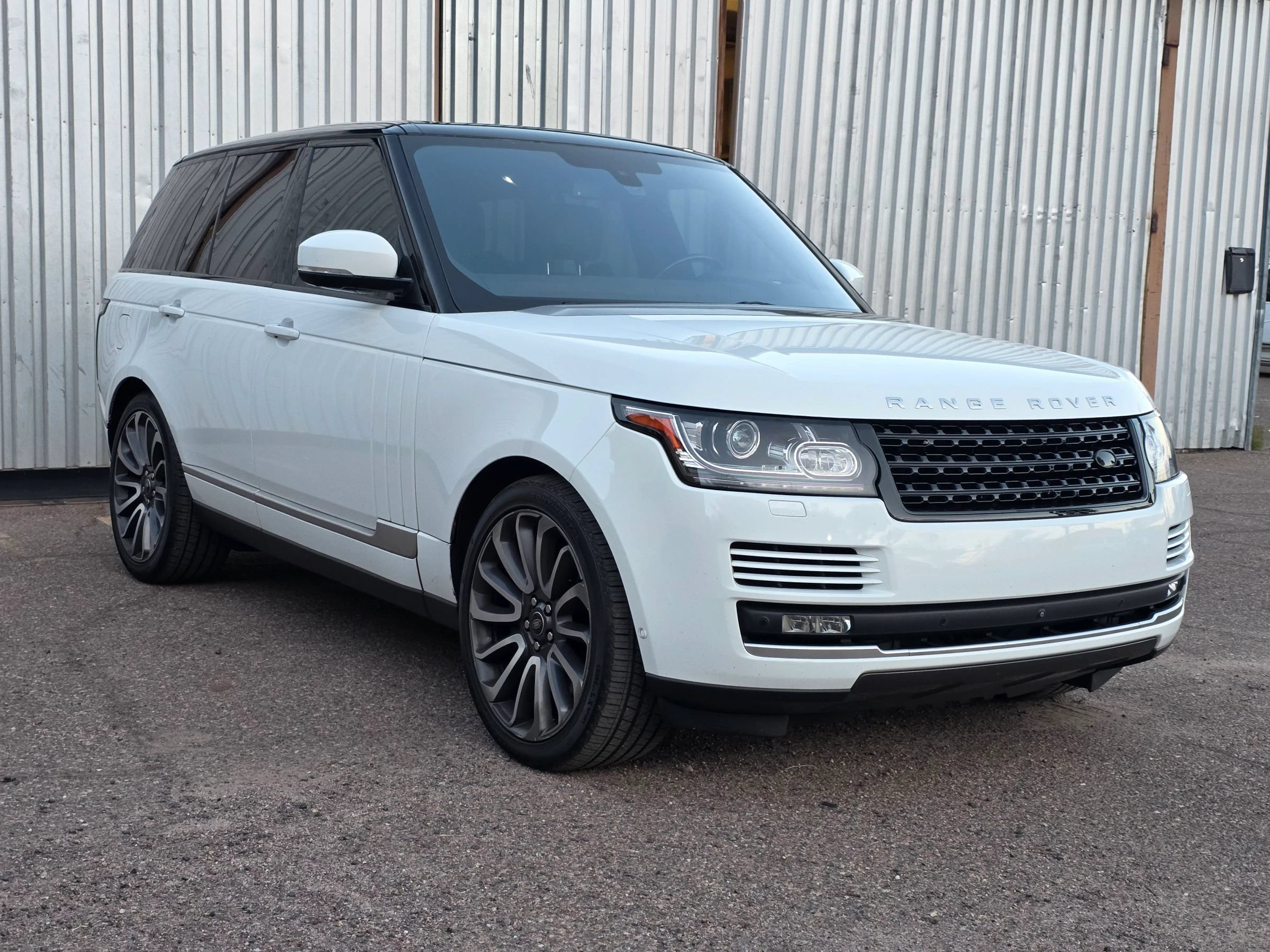 Used 2016 Land Rover Range Rover Supercharged AWD/4WD image 3