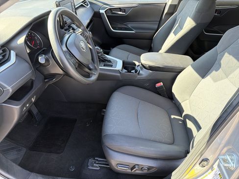 Used 2021 Toyota RAV4 XLE image 19