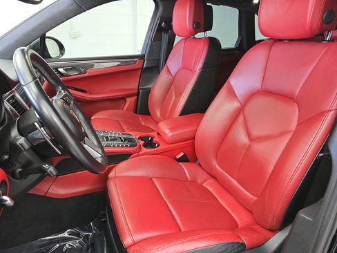 Used 2017 Porsche Macan Turbo image 15