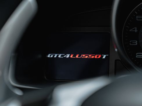 Used 2018 Ferrari GTC4Lusso T RWD image 43