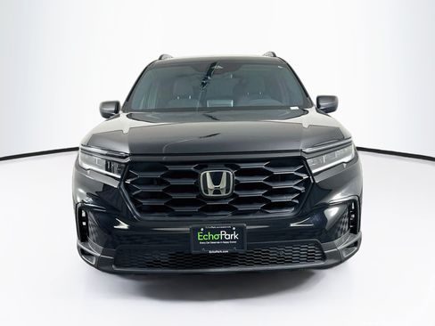 Used 2023 Honda Pilot Sport image 2