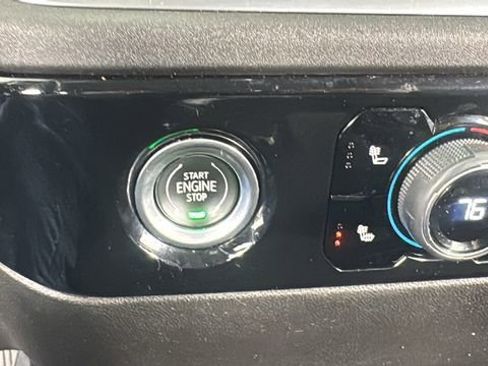 Used 2022 Chevrolet Silverado 1500 LT AWD/4WD image 22