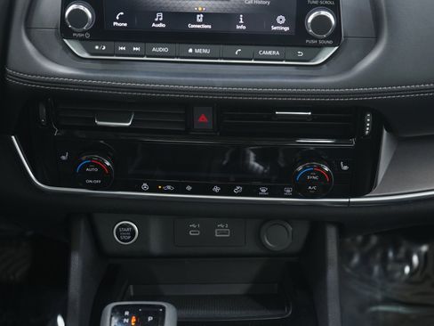 Used 2022 Nissan Rogue SV w/ SV Premium Package image 15