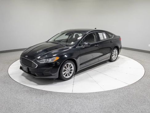 Used 2020 Ford Fusion SE FWD image 30