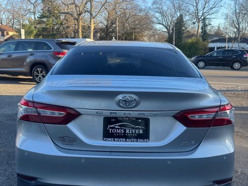 Used 2018 Toyota Camry XLE image 4