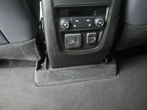 Used 2024 Buick Enclave Premium image 15