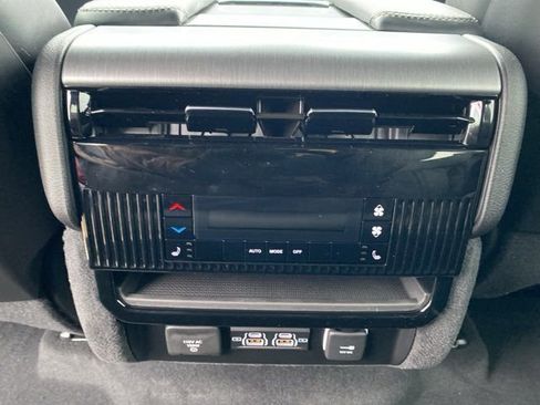 New 2026 Jeep Grand Wagoneer Limited w/ 8-Passenger Seating Package AWD/4WD image 24