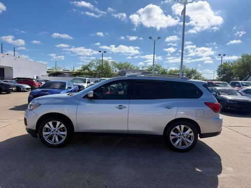 Used 2018 Nissan Pathfinder SL w/ SL Premium Package image 3