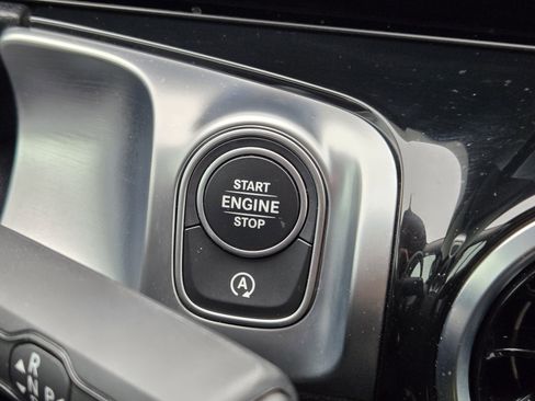 Used 2023 Mercedes-Benz GLB 250 image 25