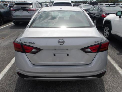 Used 2024 Nissan Altima 2.5 SV image 5