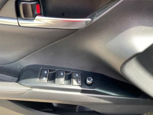 Used 2020 Toyota Camry XLE w/ Sunroof Package FWD image 14
