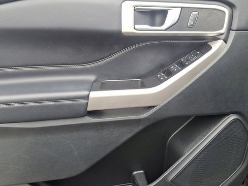 Certified 2022 Ford Explorer XLT image 11