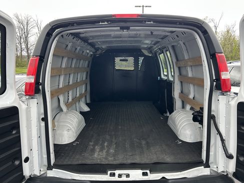 Used 2024 GMC Savana 2500 w/ Driver Convenience Package RWD image 9