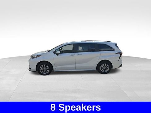 Used 2024 Toyota Sienna XLE image 4