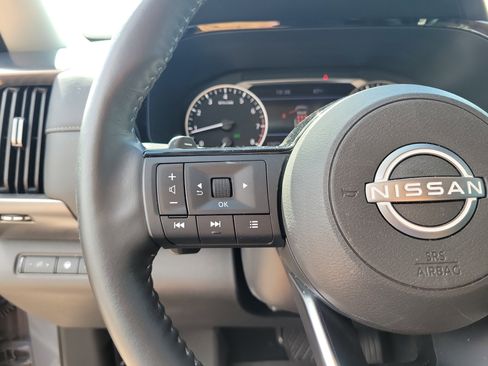 Used 2024 Nissan Pathfinder SL w/ Black Appearance Package FWD image 14