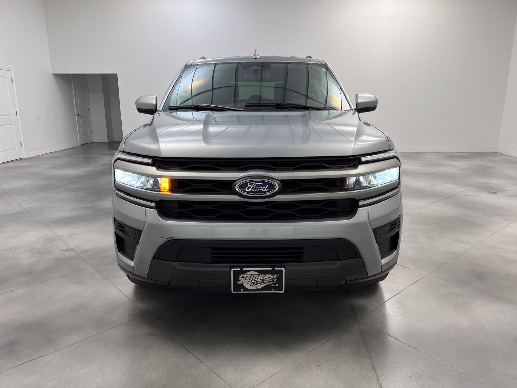 Used 2024 Ford Expedition XLT RWD image 3