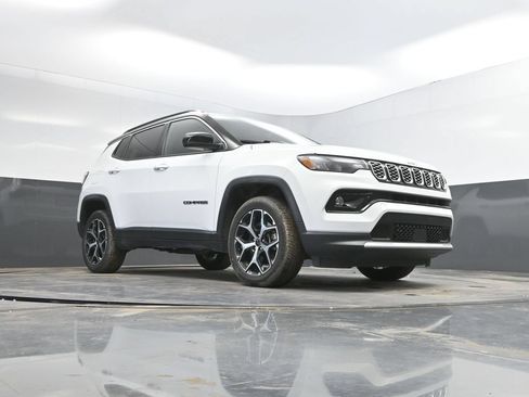 Used 2025 Jeep Compass Limited AWD/4WD image 34