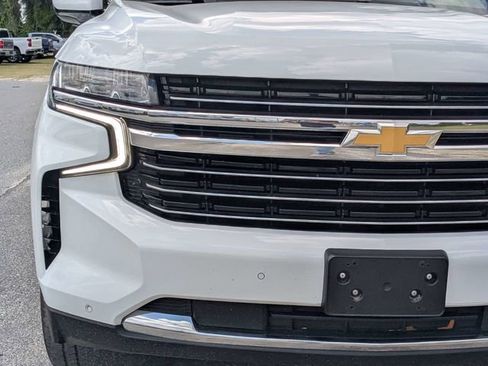 Used 2022 Chevrolet Suburban LT RWD image 10