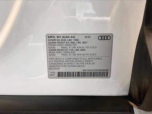 Used 2024 Audi Q8 e-tron Premium Plus w/ Premium Plus Package AWD/4WD image 32