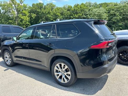 Used 2025 Toyota RAV4 XLE AWD/4WD image 4