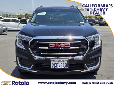 Used 2024 GMC Terrain SLE w/ Driver Convenience Package AWD/4WD image 2