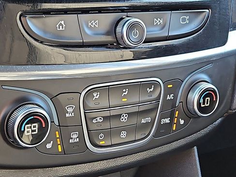 Certified 2023 Chevrolet Traverse LT image 17