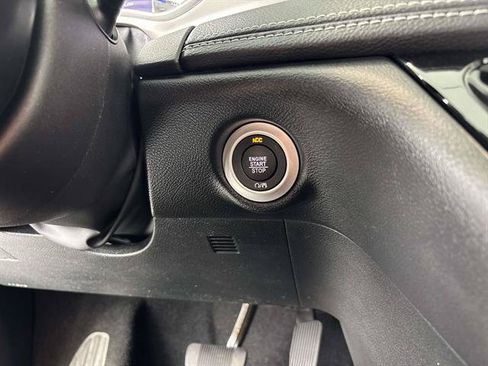 New 2027 Chrysler Pacifica Select FWD image 13