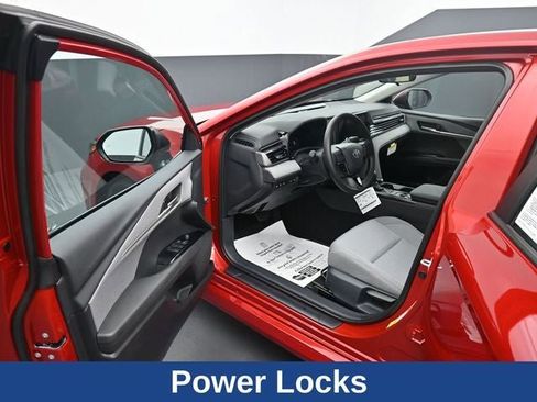 Used 2025 Toyota Camry LE image 18