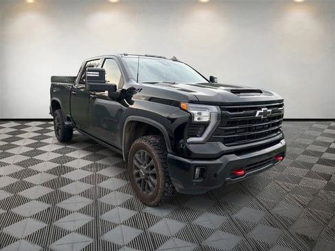 Used 2025 Chevrolet Silverado 2500 LTZ w/ LTZ Plus Package AWD/4WD image 3