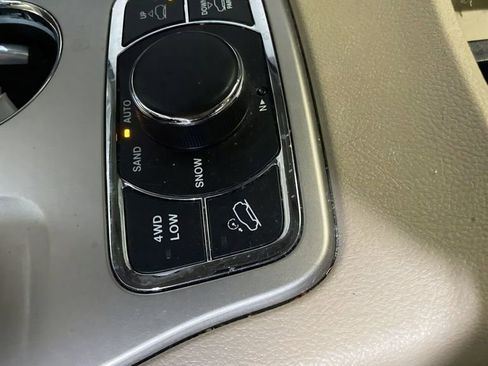 Used 2014 Jeep Grand Cherokee Overland image 28