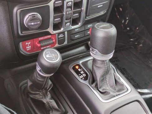 Used 2024 Jeep Gladiator Sport image 19