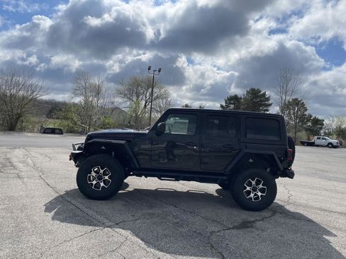 Used 2021 Jeep Wrangler Unlimited Rubicon image 2