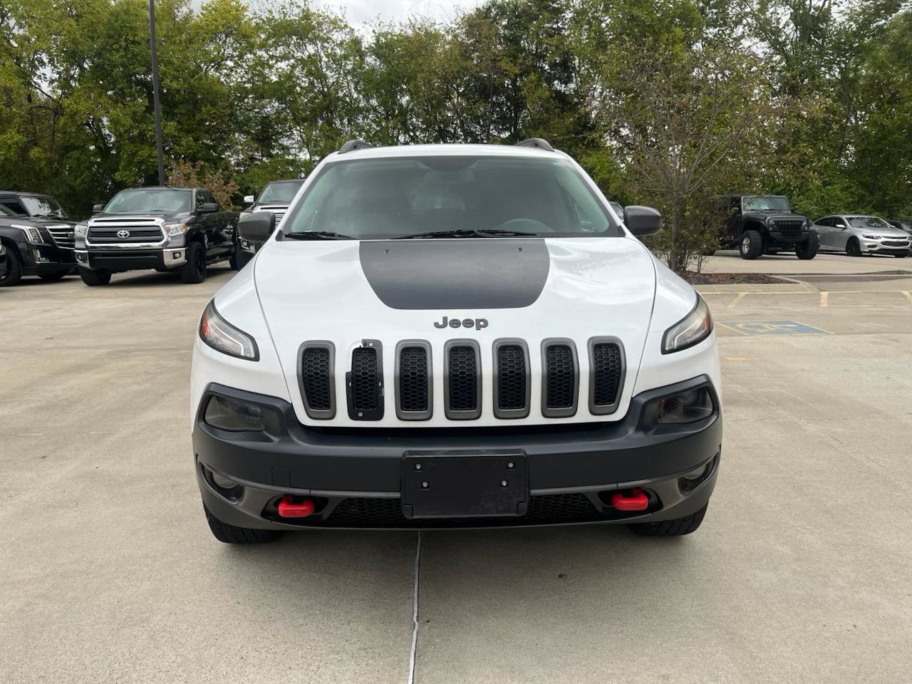 Used 2016 Jeep Cherokee Trailhawk w/ Leather Interior Group AWD/4WD image 2