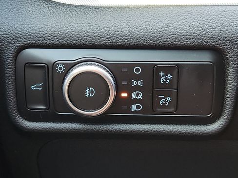 Used 2023 Ford Explorer XLT w/ Equipment Group 202A AWD/4WD image 25