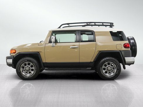 Used 2011 Toyota FJ Cruiser 4WD w/ Upgrade Pkg image 2