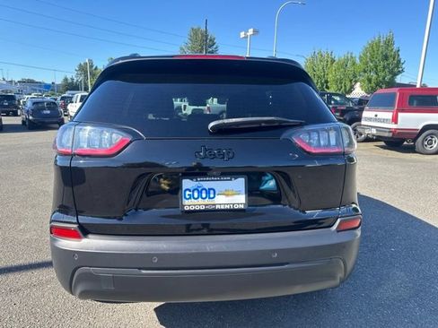 Used 2019 Jeep Cherokee Latitude Plus FWD image 4