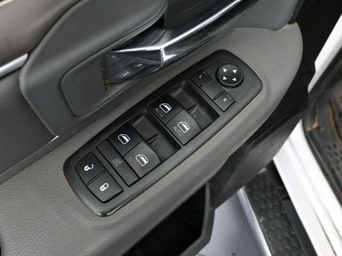 Used 2017 RAM 1500 Classic SLT AWD/4WD image 19