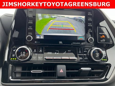 Used 2021 Toyota Highlander Limited image 19