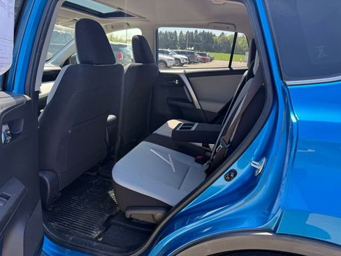 Used 2018 Toyota RAV4 XLE AWD/4WD image 10