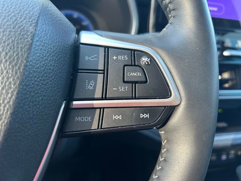Used 2025 Toyota Highlander Limited AWD/4WD image 22